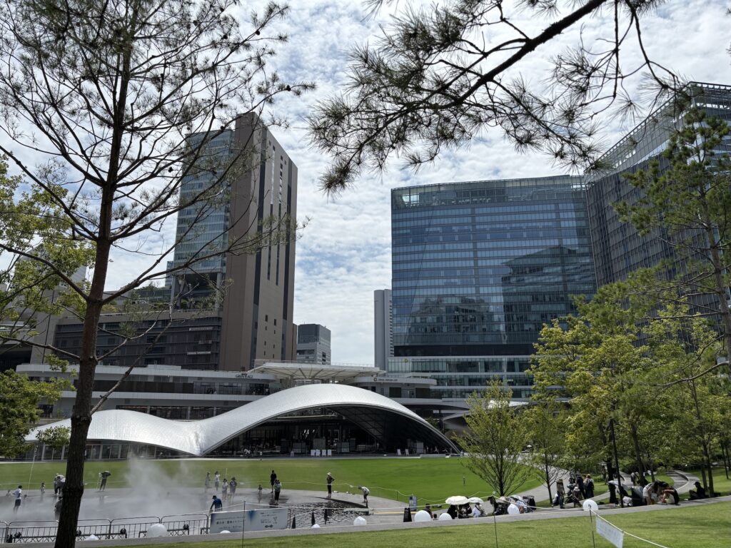 梅田の真ん中に緑の空間