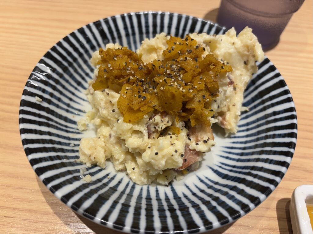 ポテサラは、上のカレー味の大根がアクセント